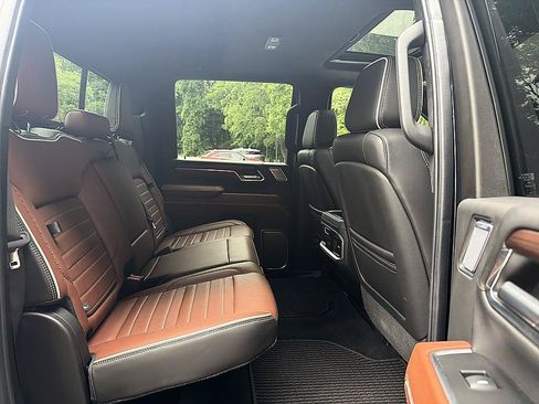 Used 2024 GMC Sierra 3500 Denali Ultimate AWD/4WD image 22