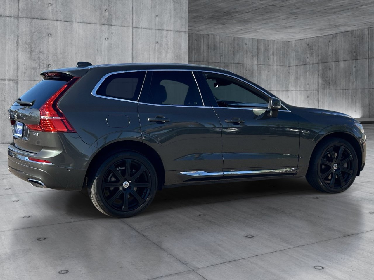 Used 2018 Volvo XC60 T6 Inscription w/ Luxury Seat Package AWD/4WD image 5