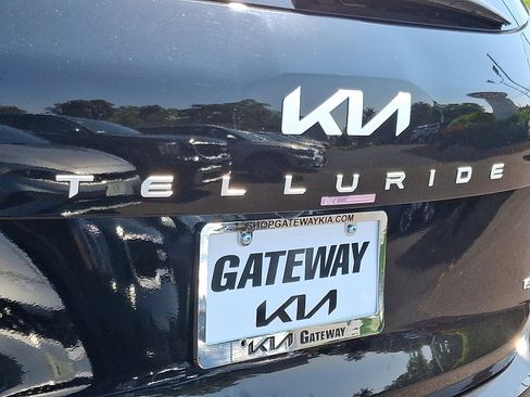 Used 2024 Kia Telluride S image 32