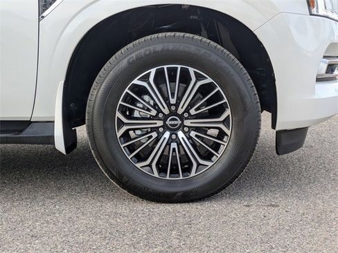 Used 2025 Nissan Armada SL image 10