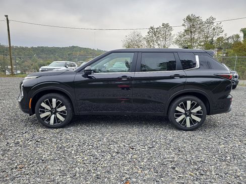 New 2025 Mitsubishi Outlander SE image 7