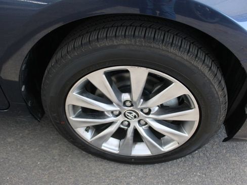 Used 2015 Toyota Camry XLE w/ Moonroof Package FWD image 61