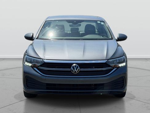 Used 2024 Volkswagen Jetta SE FWD image 2