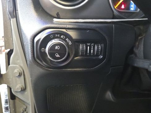 Used 2021 Jeep Gladiator Willys image 23