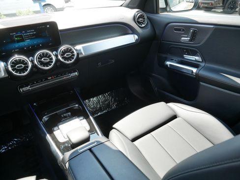 Used 2021 Mercedes-Benz GLB 250 4MATIC image 11