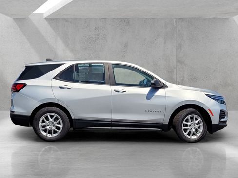 Used 2022 Chevrolet Equinox LS w/ LPO, Floor Liner Package image 3