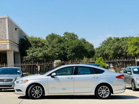 Used 2017 Ford Fusion SE FWD image 6
