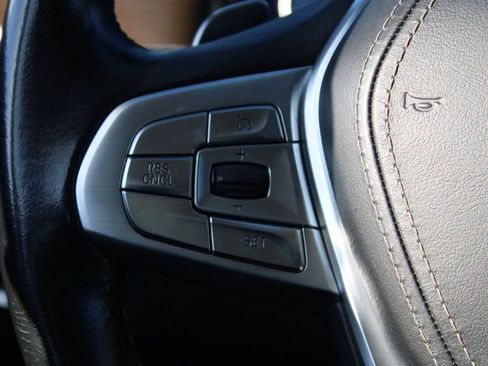 Used 2018 BMW 750i image 14