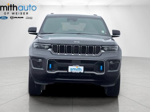 Used 2024 Jeep Grand Cherokee Overland w/ Luxury Tech Group IV AWD/4WD image 3