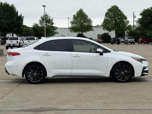 Used 2025 Toyota Corolla SE FWD image 3