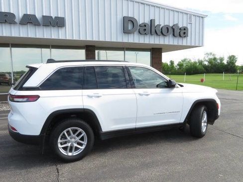 Used 2024 Jeep Grand Cherokee Laredo X w/ Luxury Tech Group I AWD/4WD image 2
