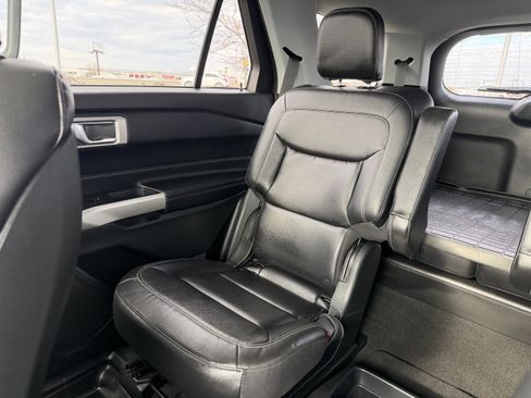 Used 2020 Ford Explorer XLT w/ Equipment Group 202A image 12