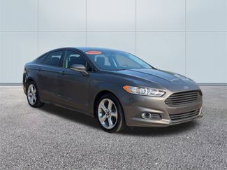 Used 2016 Ford Fusion SE image 1