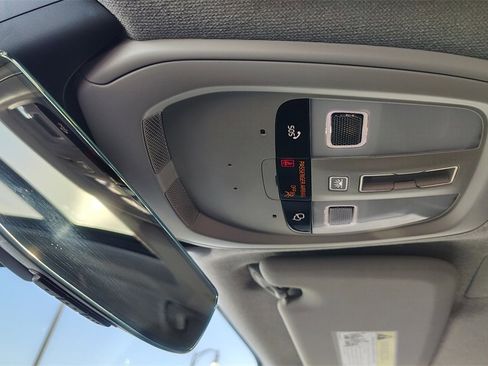 Certified 2025 Volvo XC40 B5 Plus image 24