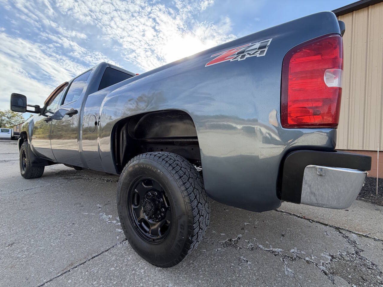 Used 2011 Chevrolet Silverado 2500 LT w/ Interior Plus Package AWD/4WD image 4