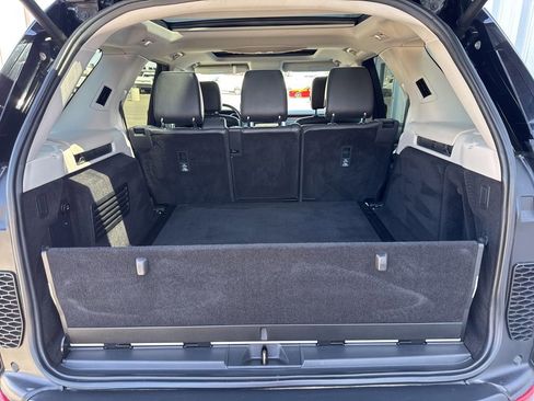 Used 2017 Land Rover Discovery HSE AWD/4WD image 13