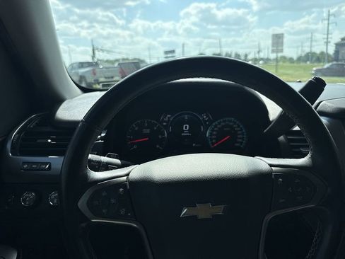 Used 2019 Chevrolet Suburban Premier w/ Premier Plus Edition AWD/4WD image 29
