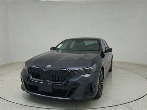 Used 2025 BMW 540i xDrive w/ Executive Package image 69