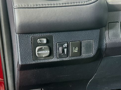 Used 2018 Toyota RAV4 XLE AWD/4WD image 16