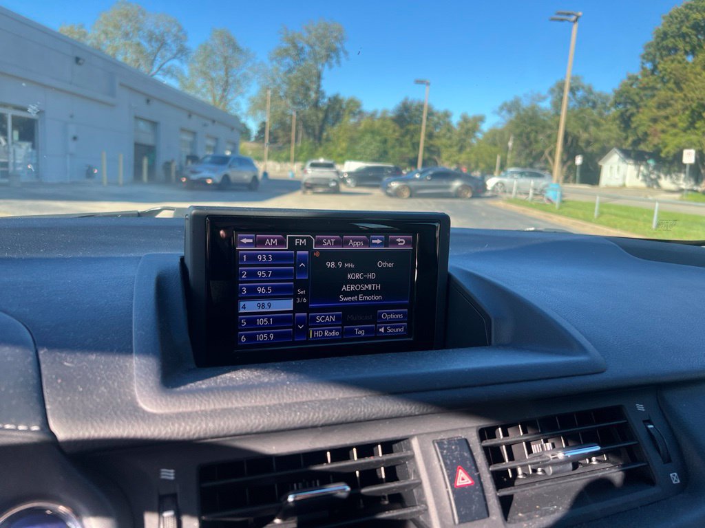 Used 2013 Lexus CT 200h w/ Premium Pkg w/Navigation FWD image 9