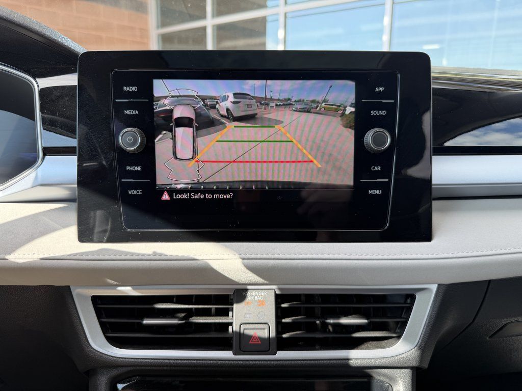 Used 2025 Volkswagen Taos SE FWD image 19