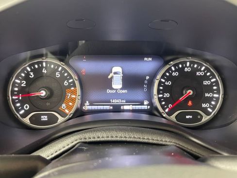 Certified 2023 Jeep Renegade Trailhawk w/ Sun/Sound Group AWD/4WD image 5