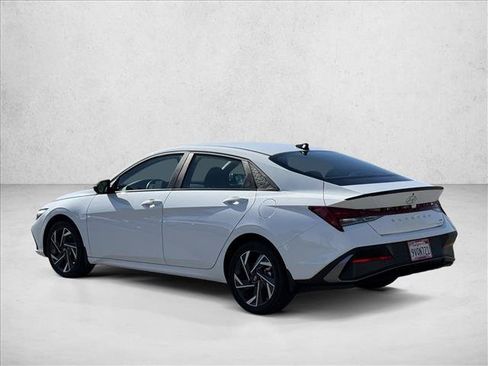 Certified 2025 Hyundai Elantra SEL FWD image 7