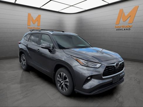 Used 2023 Toyota Highlander XLE AWD/4WD image 7