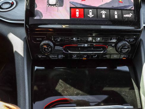 New 2025 Jeep Grand Cherokee Limited w/ Black Appearance Package image 20