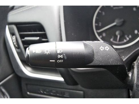 Used 2024 Nissan Rogue S FWD image 11