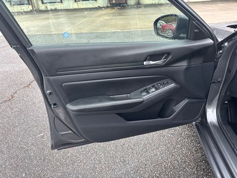 Used 2025 Nissan Altima 2.5 SV image 10