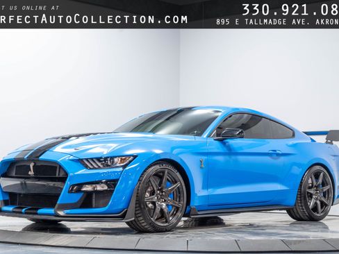 Used 2022 Ford Mustang Shelby GT500 w/ Carbon Fiber Track Pack RWD image 1