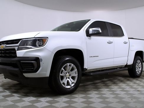 Used 2022 Chevrolet Colorado LT w/ Chrome Appearance Package RWD image 3