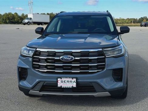 Used 2025 Ford Explorer Active image 3