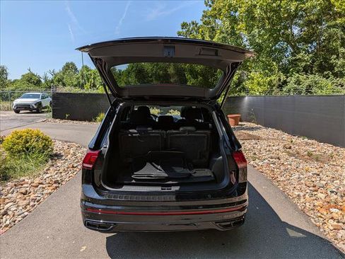 Used 2023 Volkswagen Tiguan SE R-Line FWD image 18