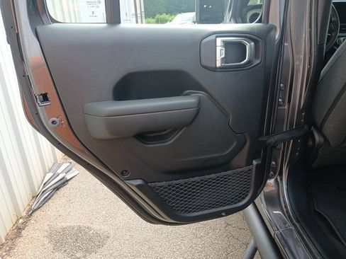 New 2025 Jeep Gladiator Sport image 24