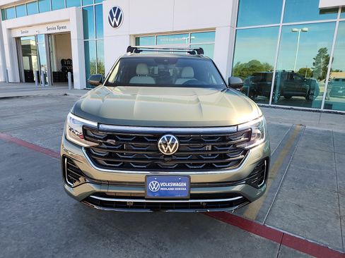 New 2026 Volkswagen Atlas Cross Sport SEL Premium R-Line image 2