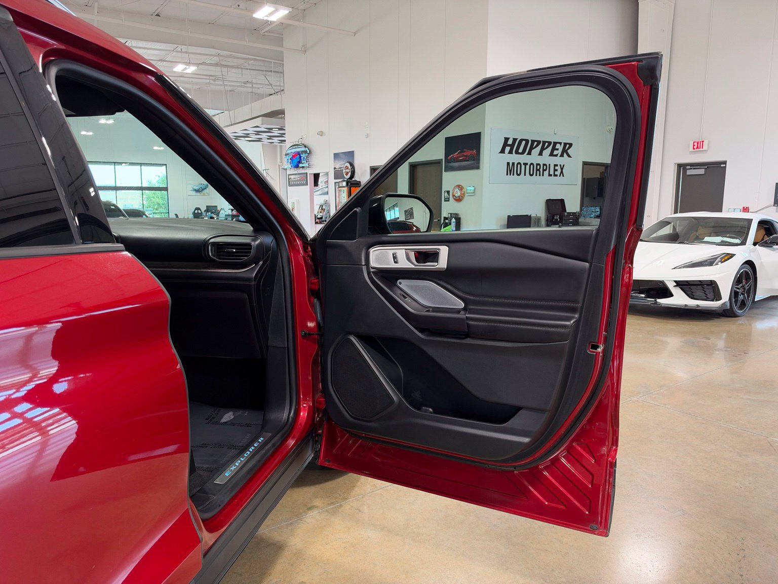 Used 2020 Ford Explorer Platinum w/ Premium Technology Package AWD/4WD image 48