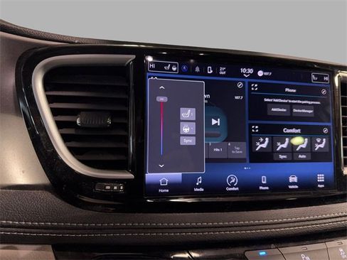 Used 2023 Chrysler Pacifica Touring-L image 19