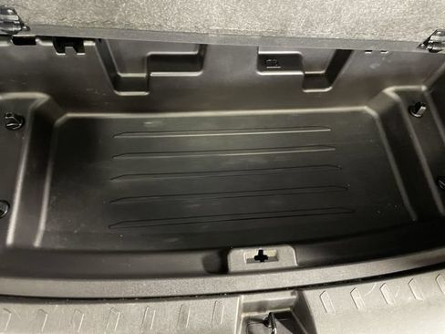 Used 2023 Chevrolet Traverse RS FWD image 28