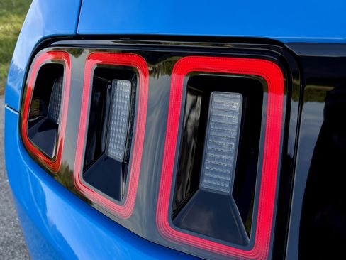 Used 2013 Ford Mustang Boss 302 w/ Boss 302 Accessory Pkg RWD image 15
