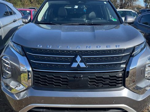 Used 2023 Mitsubishi Outlander SE image 1