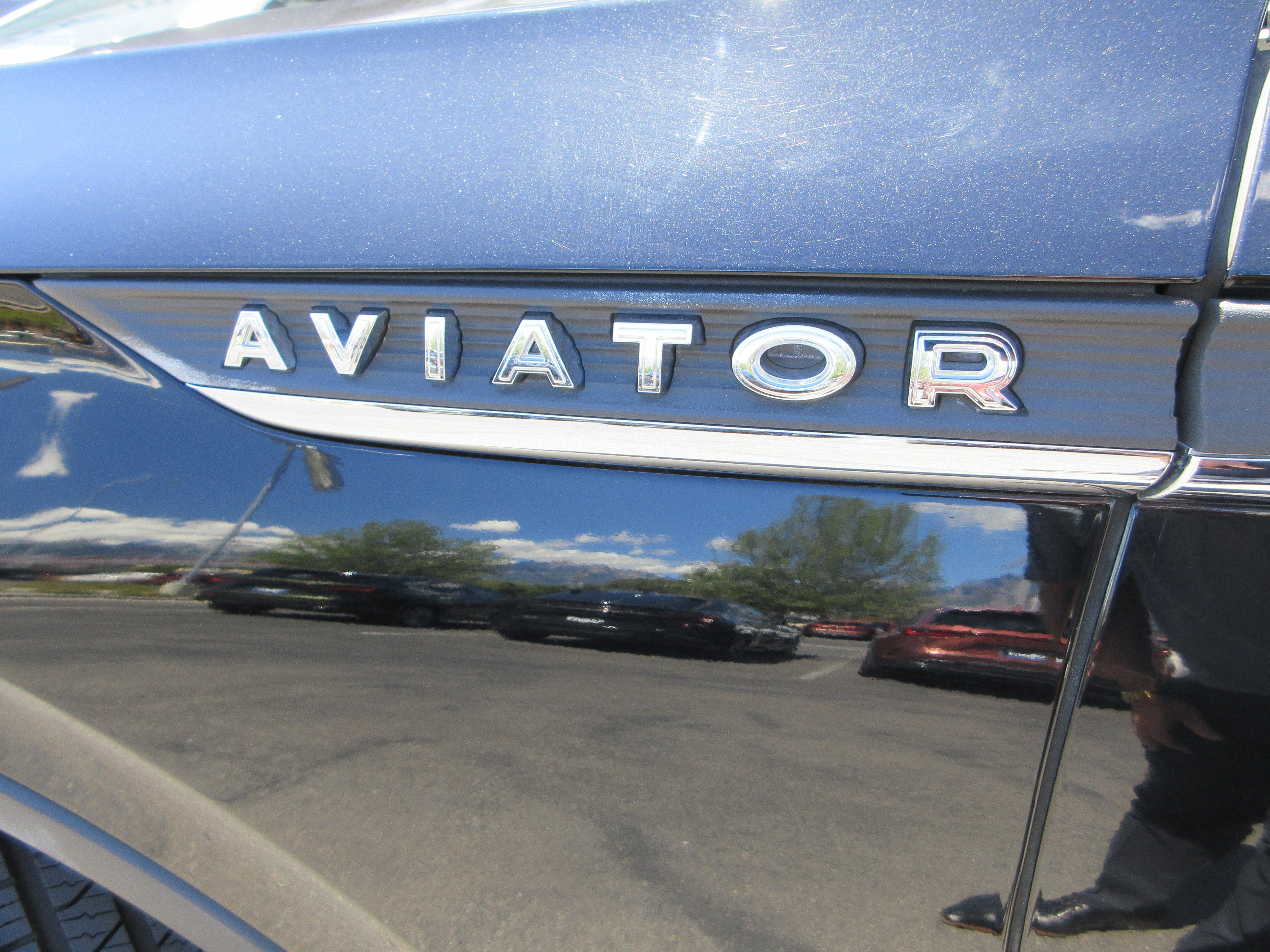Used 2024 Lincoln Aviator Reserve AWD/4WD image 3