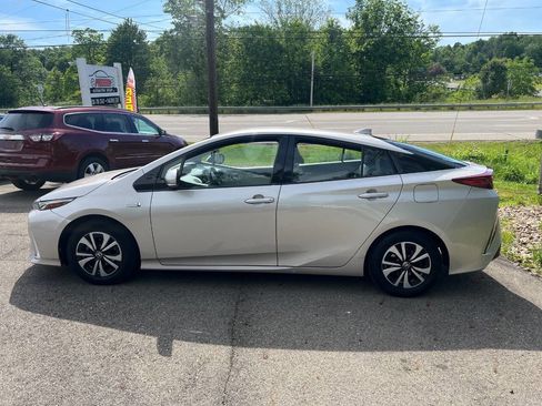 Used 2017 Toyota Prius Prime Premium w/ Carpet Mat Package FWD image 6
