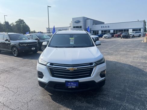 Used 2023 Chevrolet Traverse LT FWD image 3