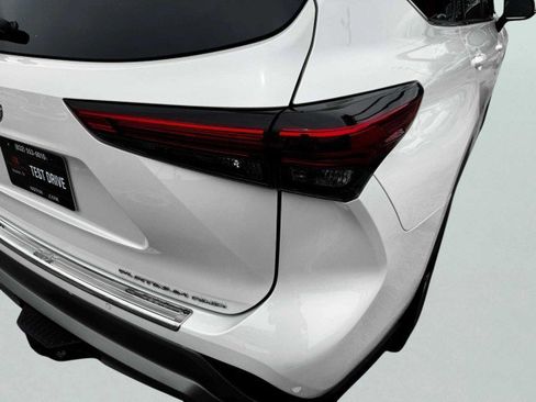 Used 2021 Toyota Highlander Platinum image 11