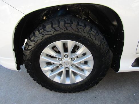 Used 2017 Lexus GX 460 image 7