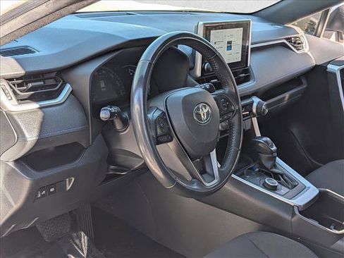 Used 2023 Toyota RAV4 SE image 10