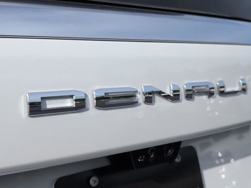 New 2026 GMC Yukon XL Denali w/ Denali Reserve Package image 39