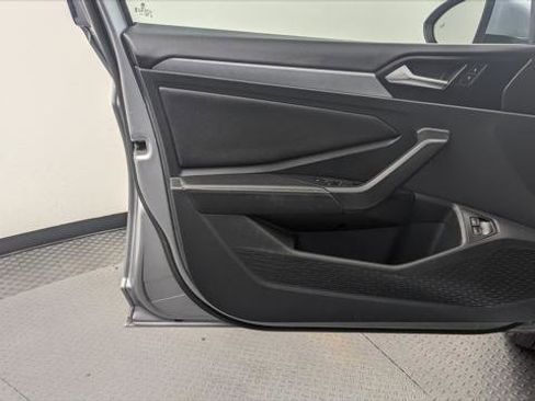 Used 2024 Volkswagen Jetta SE image 12